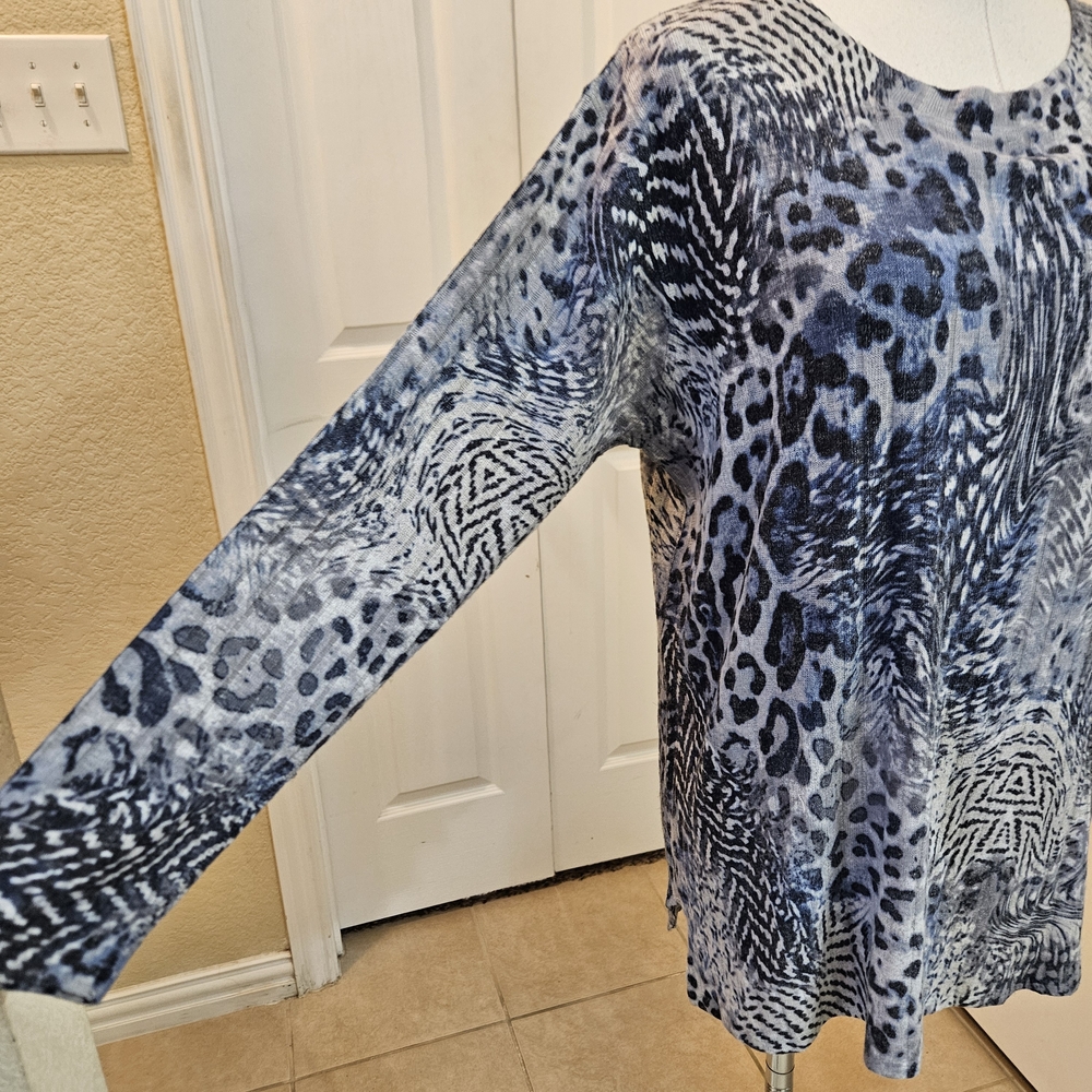 Nally & Millie Blue Mixed Animal Print Knit Top – Size L/XL NWT - Picture 7 of 13